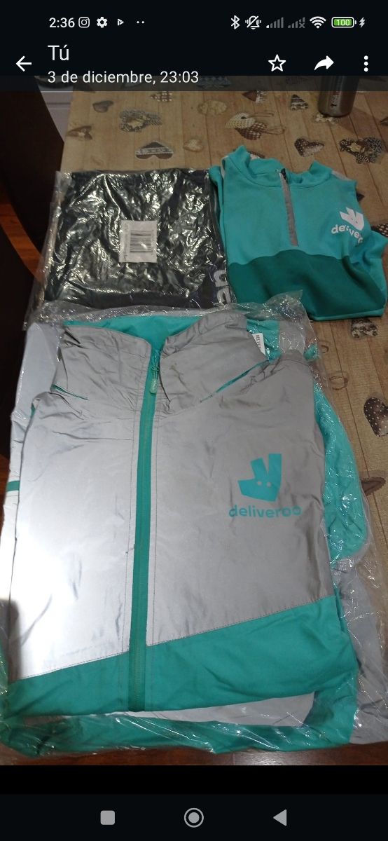 Chaqueta y pantalón impermeables