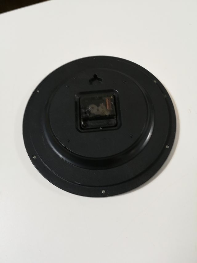 Orologio da parete bianco e nero