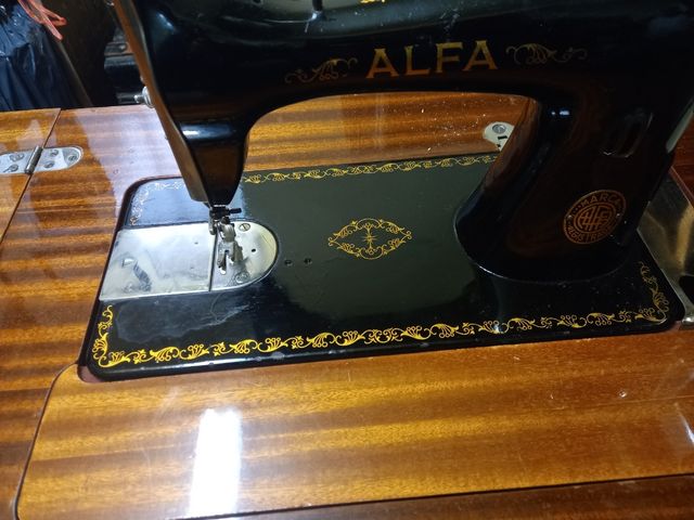 Máquina de coser con mueble
