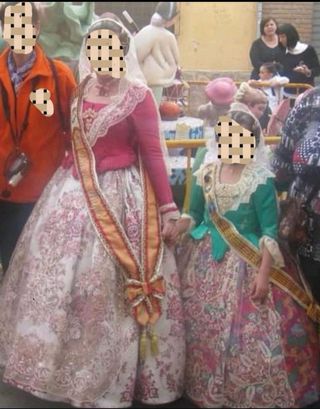 Traje de fallera para niña