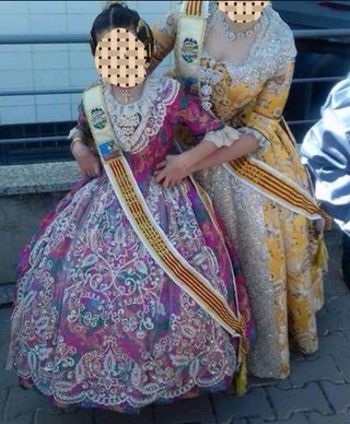 Traje de fallera para niña