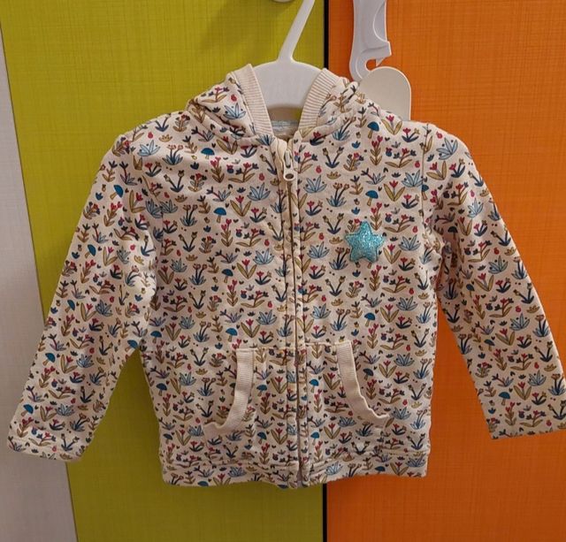 Chaqueta chándal 6-12meses y chaleco pluma 6-9mese