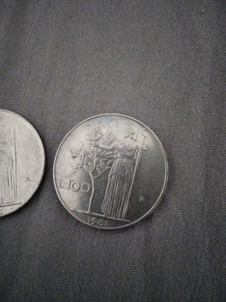 Dos monedas italianas de L100