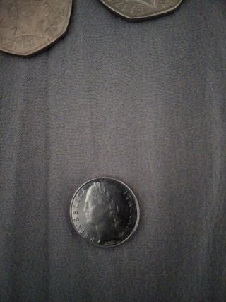 Moneda de L100 pequeña