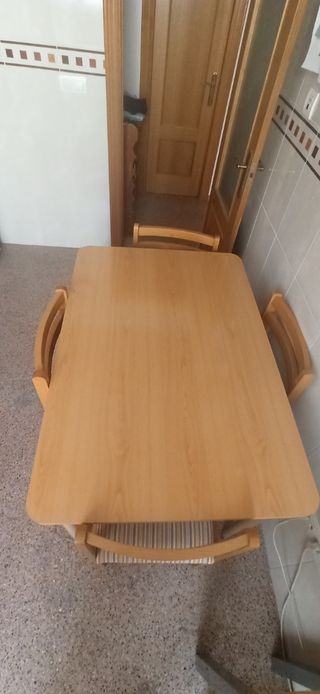 Mesa cocina y 4 sillas
