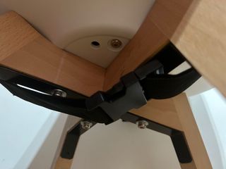 Assento elevatório dobrável