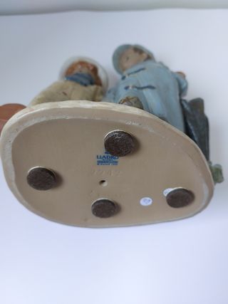 FIGURA LLADRÓ "A LA ESCUELA "