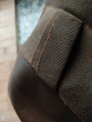 Cappello marrone pelle sintetica