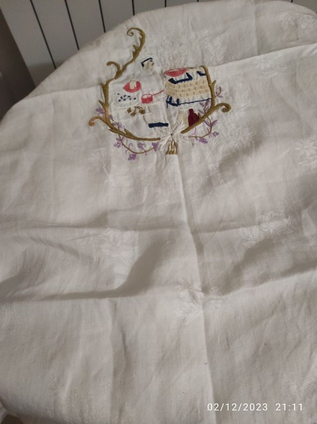 Antica tovaglia da tavola