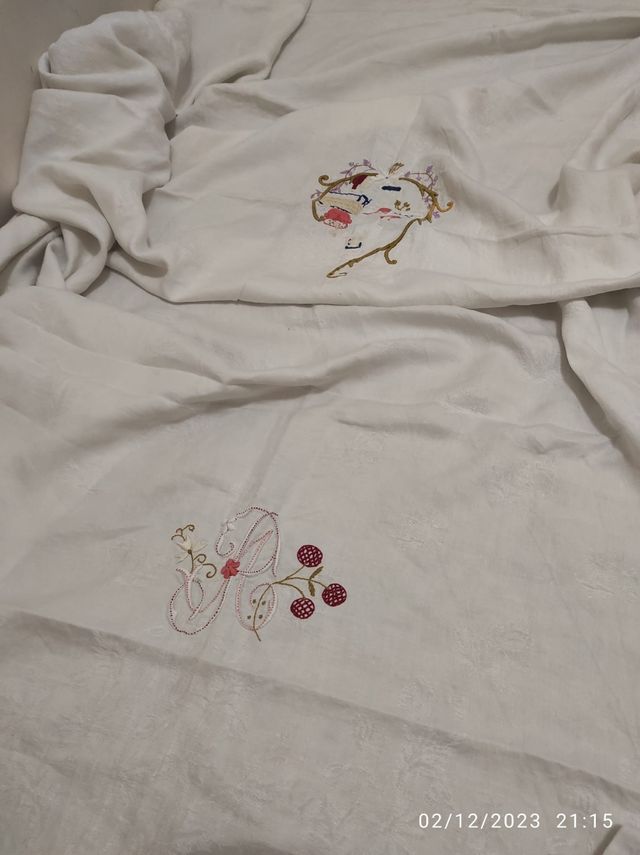 Antica tovaglia da tavola