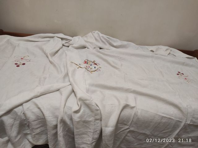 Antica tovaglia da tavola