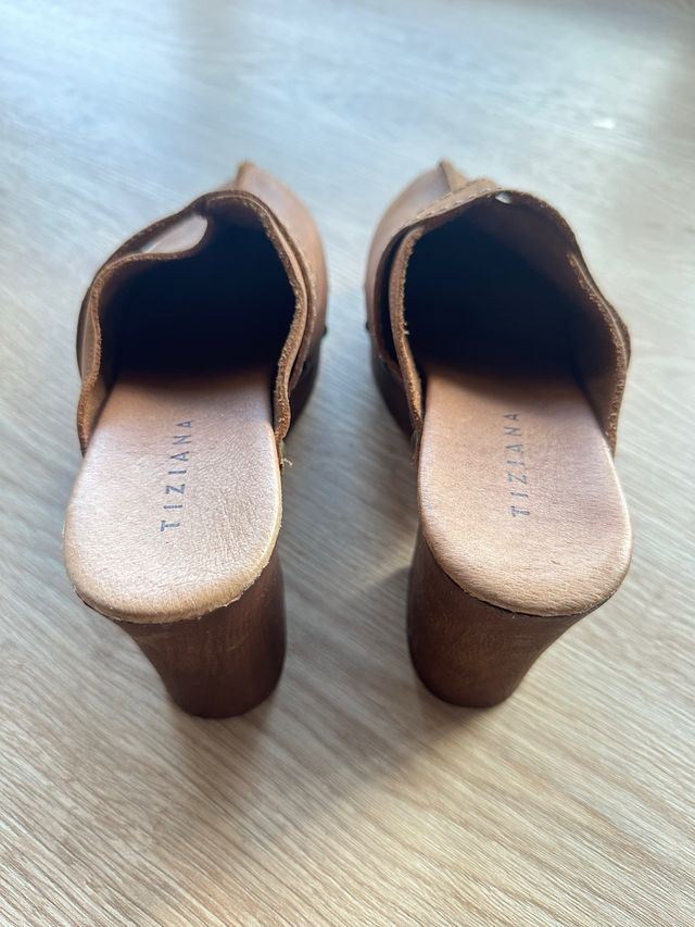 Zuecos marrones Tiziana