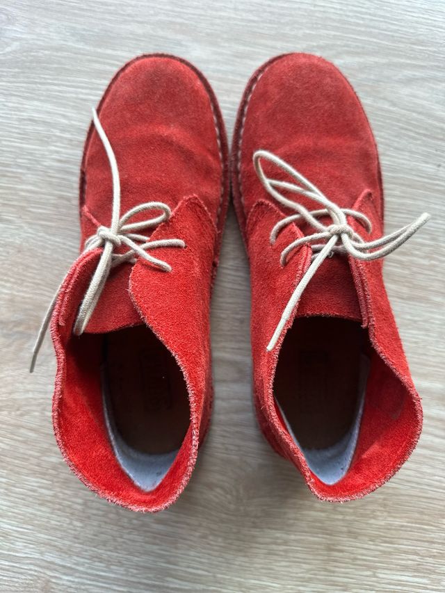 Zapatos de ante rojos