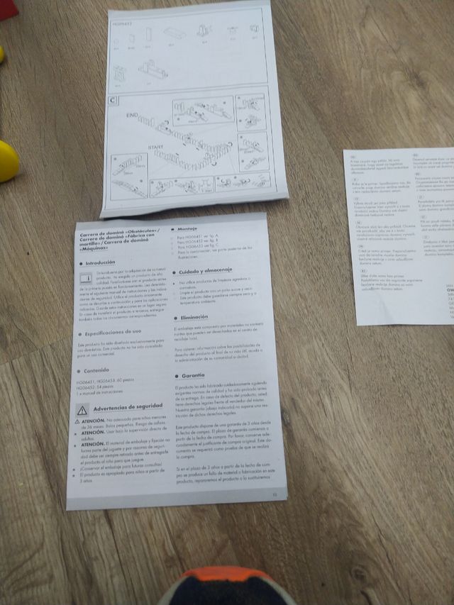 Carrera de domino con obstáculos