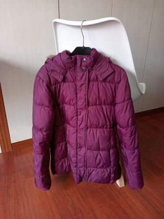 Abrigo plumas con capucha incluida