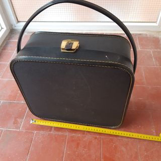 Maleta vintage cuadrada negra