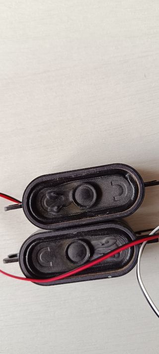 Pareja altavoces para tv 4Ω 5w.