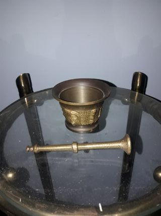 Almirez de bronce antiguo