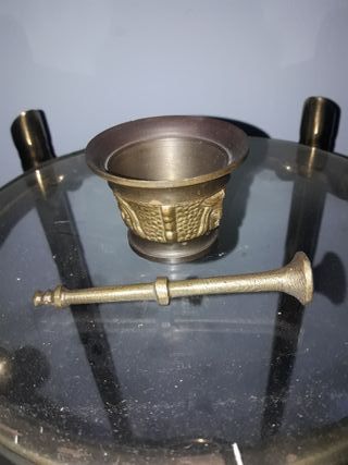 Almirez de bronce antiguo