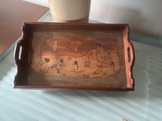 ANTIGUA BANDEJA PIROGRABADA Y TEÑIDA A MANO