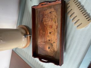 ANTIGUA BANDEJA PIROGRABADA Y TEÑIDA A MANO