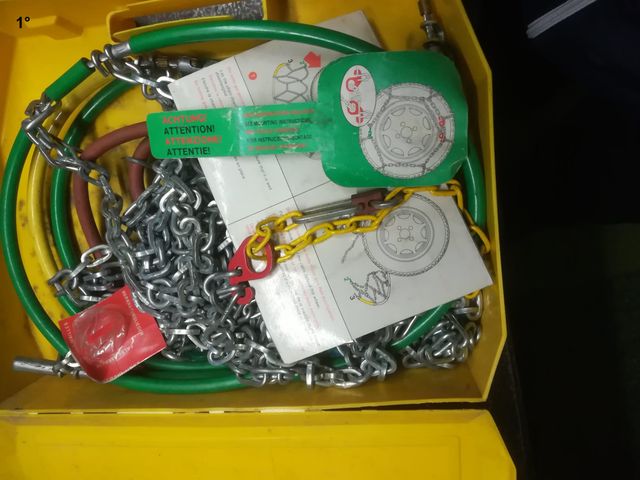 Vendo 2 PACCHI DI CATENE DA NEVE KONIG.