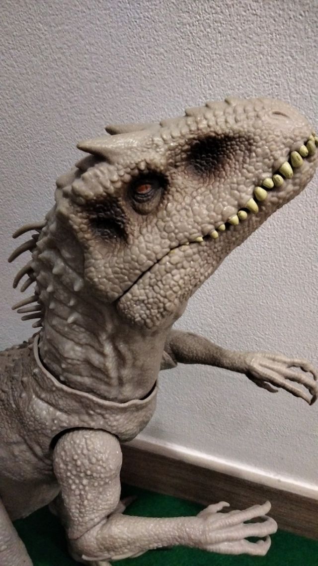 dinosaurio Indominux Mattel