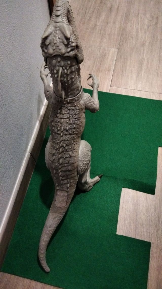 dinosaurio Indominux Mattel