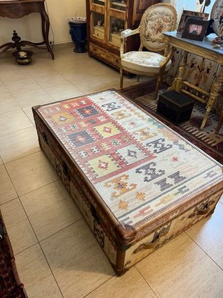 Mesa Centro Baul Vintage. Andres Martin Kilim