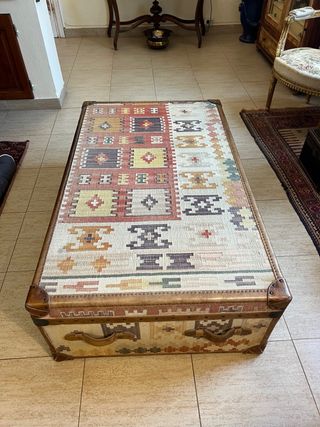 Mesa Centro Baul Vintage. Andres Martin Kilim