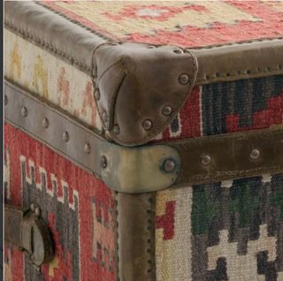 Mesa Centro Baul Vintage. Andres Martin Kilim