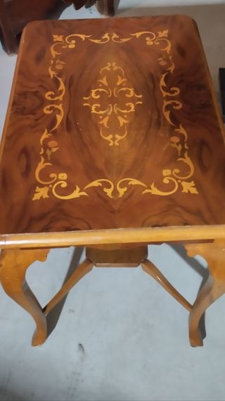 Mesa antigua centro o auxiliar