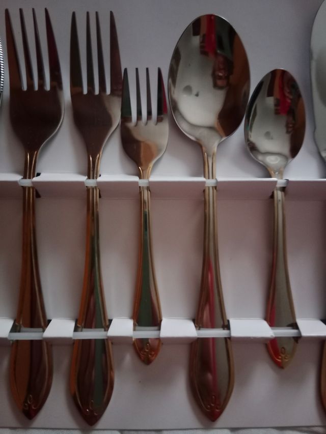 Cubiertos cón baño de oro en Los mangos