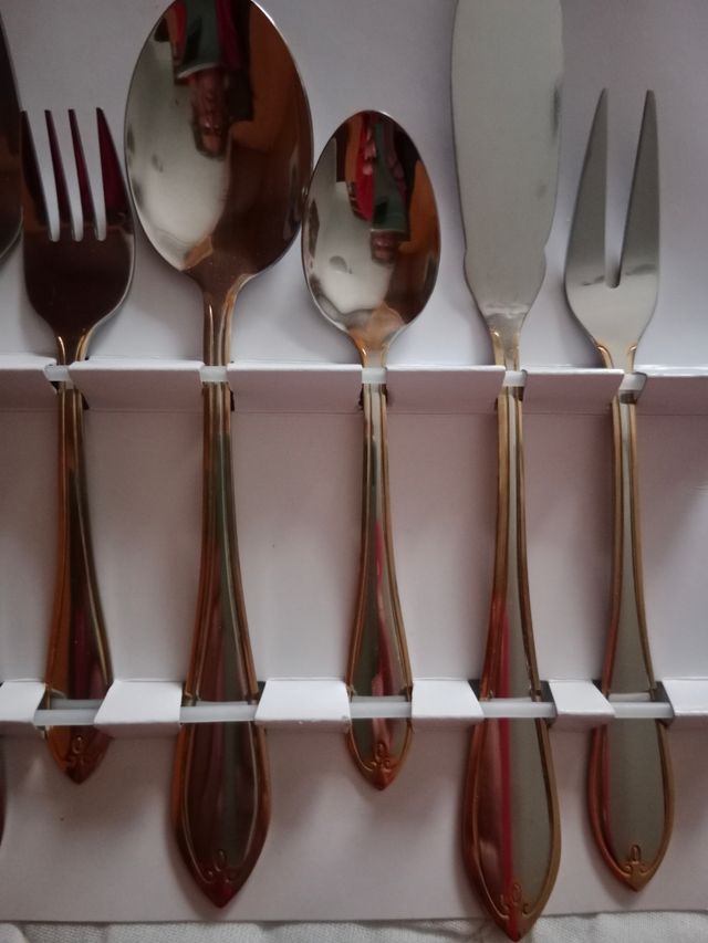 Cubiertos cón baño de oro en Los mangos