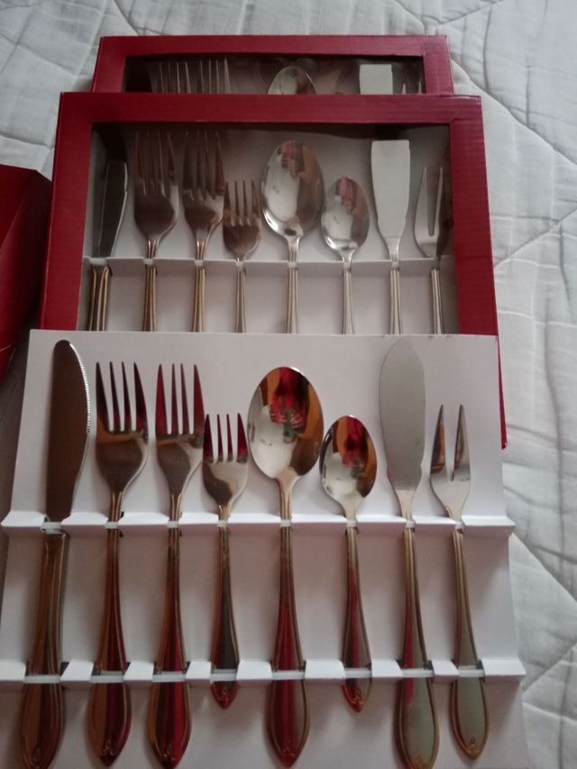 Cubiertos cón baño de oro en Los mangos