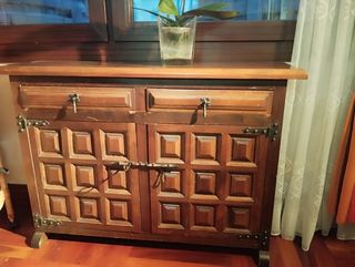 Mueble taquillon de  recibidor castellano