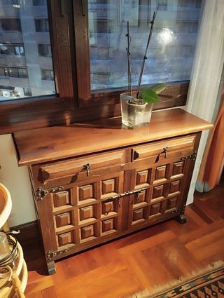 Mueble taquillon de  recibidor castellano