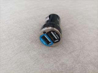 Cargador mechero coche teléfono móvil