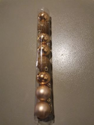 Bolas de navidad doradas