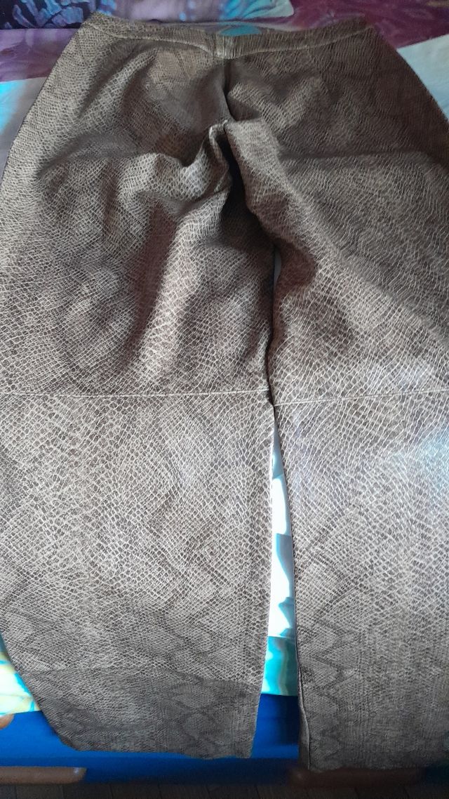 Pantalón de piel Zara