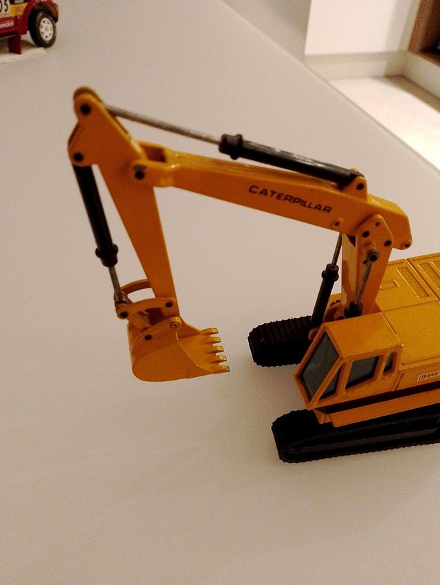 JOAl: Maqueta CATERPILLAR 225