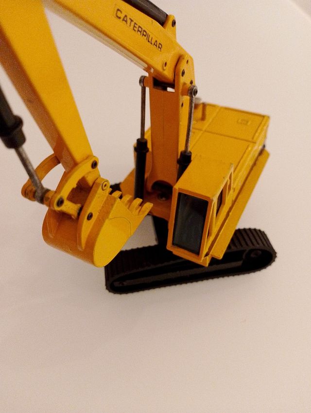 JOAl: Maqueta CATERPILLAR 225