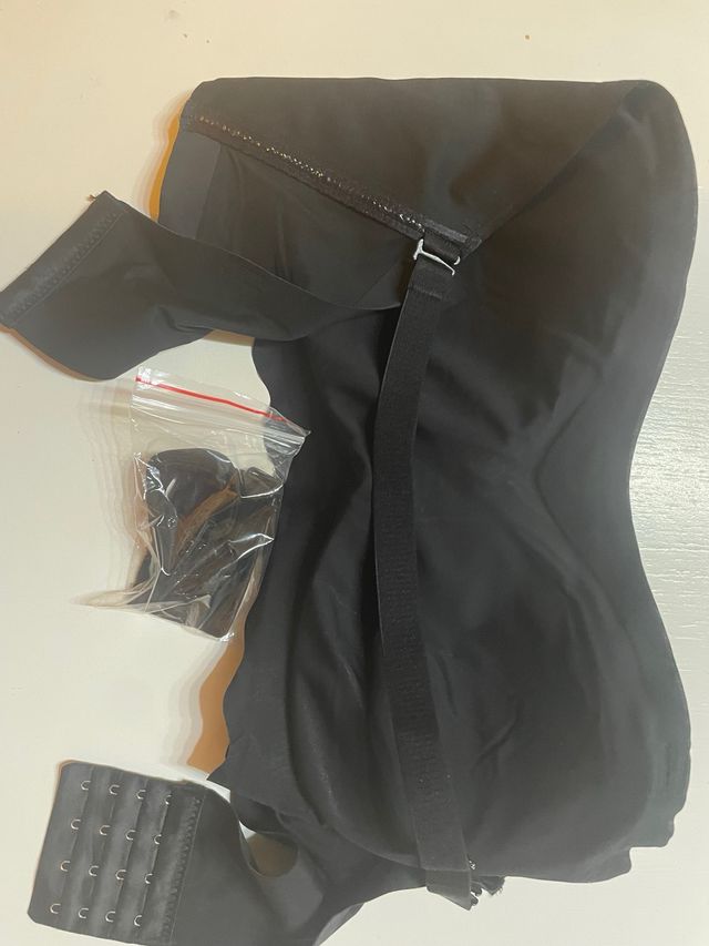 - Sujetador de aire sedoso sin tirantes negro