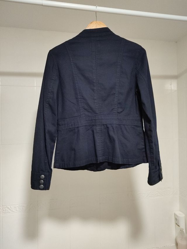 Chaqueta mujer azul marina elástica, Encuentro