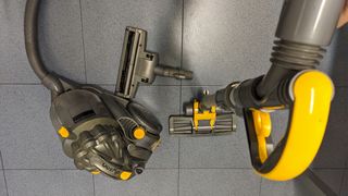 Dyson DC08  Aspirador de carro