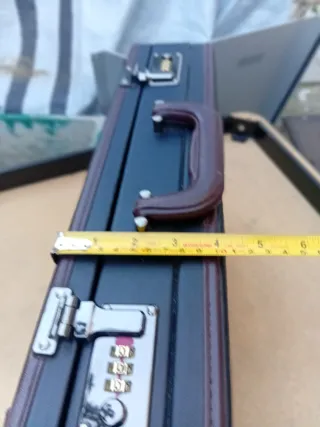 Maletín ejecutivo negro rígido