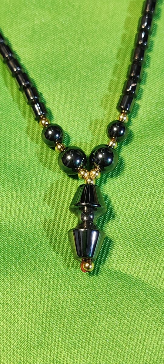 Collar hematita