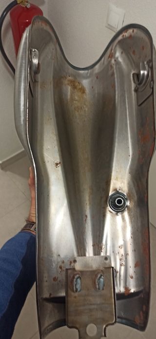 Depósito de moto café racer