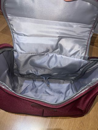 Bolsa con ruedas y neceser a juego