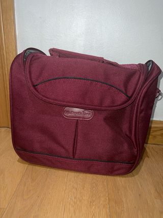 Bolsa con ruedas y neceser a juego